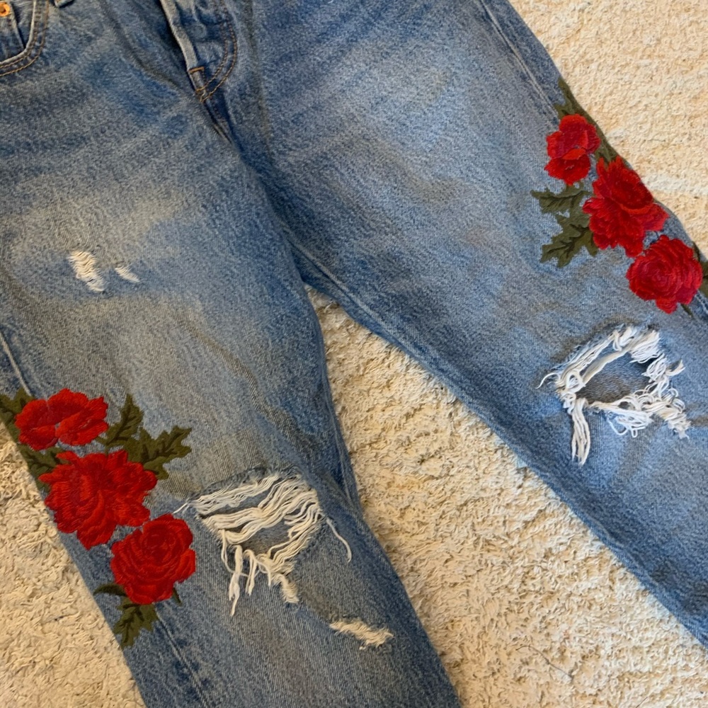 Embroidered Levi’s🌹🌹 - Picture 2 of 4